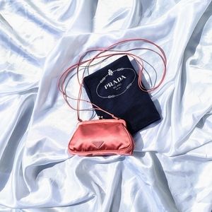 💕PRADA KISSLOCK CLUTCH💕